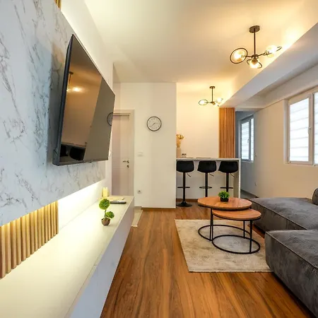 Metropolis & Enhanced Living Apartman