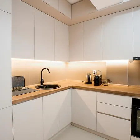 Metropolis & Enhanced Living Apartman *