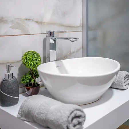 Apartman Metropolis & Enhanced Living *