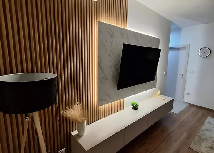 Premium & Free Private Parking Apartment